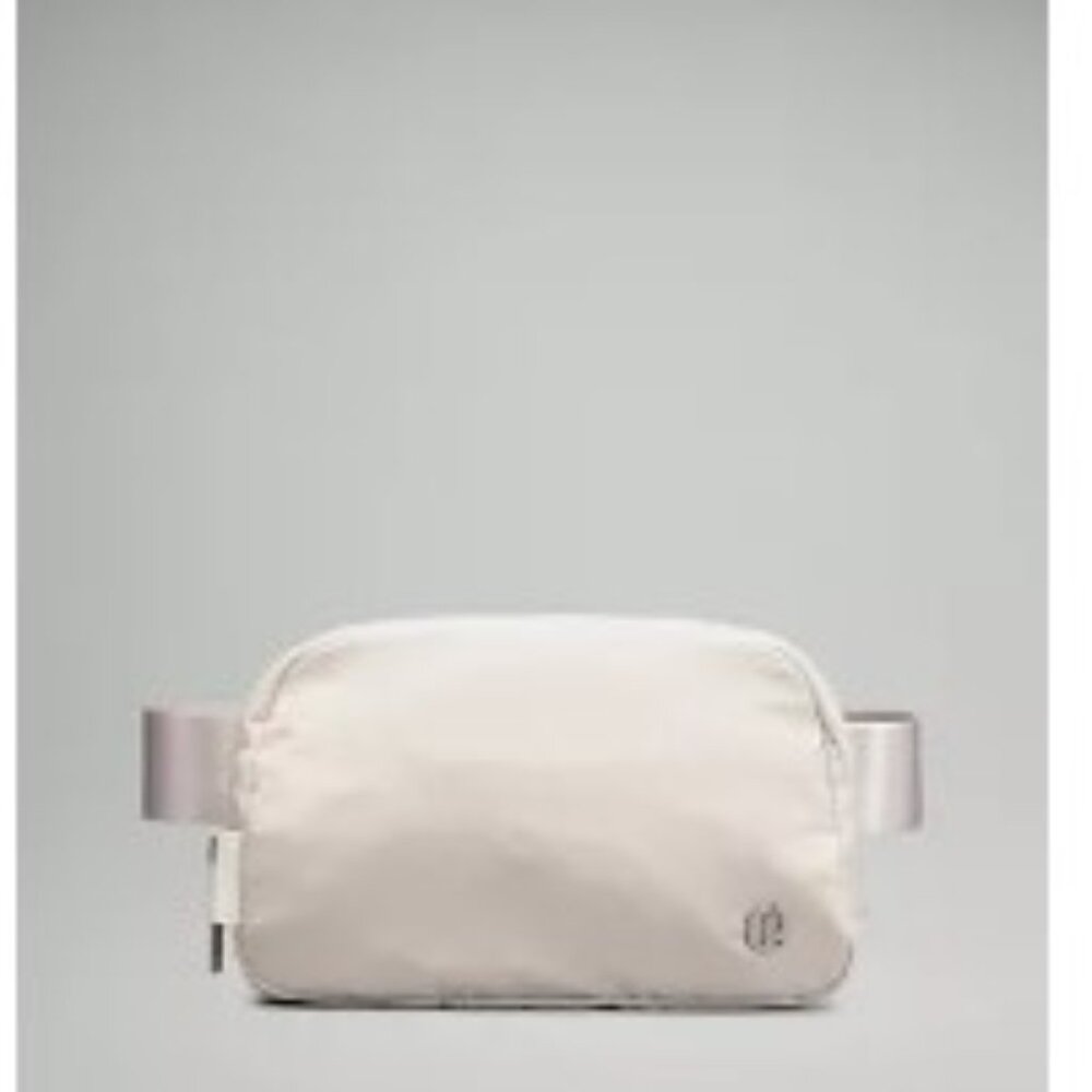 Everywhere Belt Bag 1L BNWT OPAL WHITE